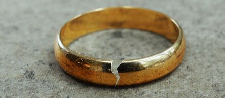 A golden wedding band with a crack in it symbolizing an affair. Infidelity therapy in Plymouth, MN and couples counseling for infidelity with a marriage and family therapist from Sexual Wellness Institute. Online Therapy in Minnesota can help marriage counseling for infidelity too.
