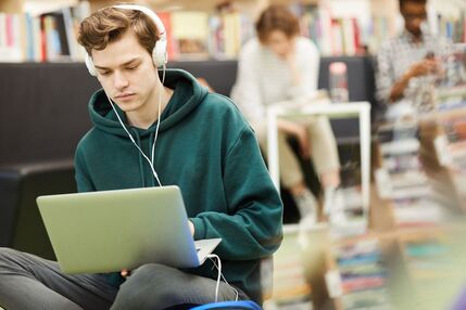 College student sits in library with his headphones on as he watches his laptop screen. They are trying to hide the porn he is watching from those around him. He recognizes he has a problem, and seeks porn addiction therapy in Minneapolis, MN. Sexual Wellness Institute offers porn addiction therapy. Call us today to start your journey of recovery! 